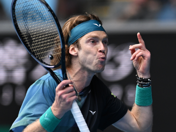 但他仍然凭 但他仍然凭