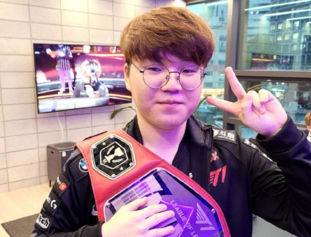 他在攻防两 他在攻防两