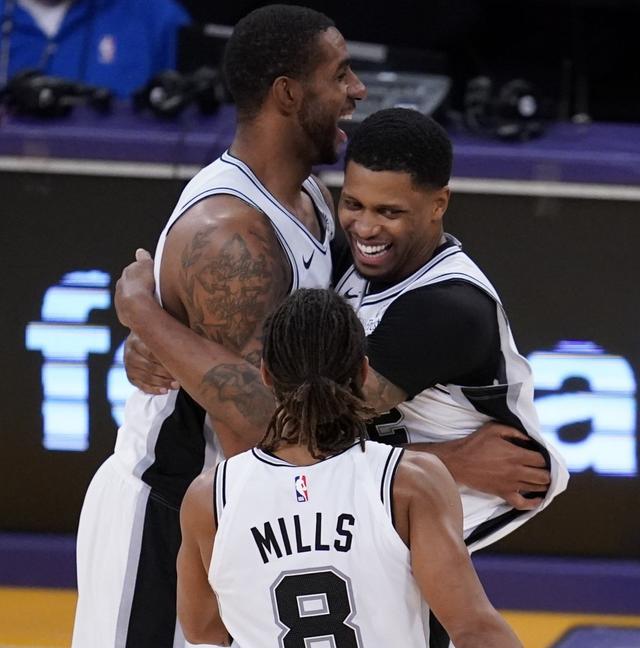 他们不仅夺 他们不仅夺